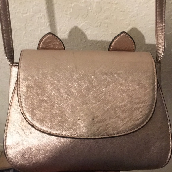 A purse - Picture 3 of 5